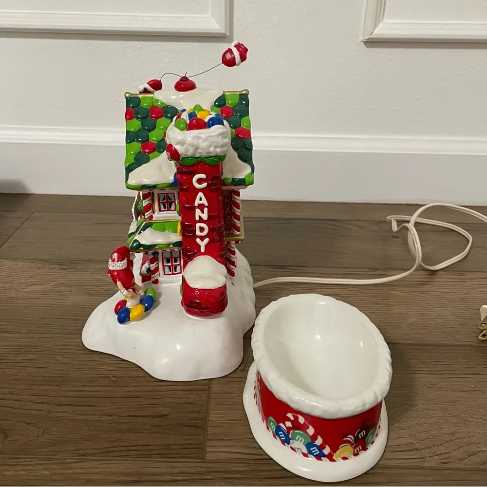 Department 56 M&M's Christmas Candy Shoppe Lighted Porcelain House Candy‎ Dish